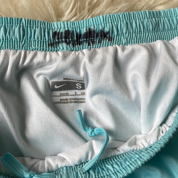 Nike tempo fitdry shorts - Picture 2 of 5